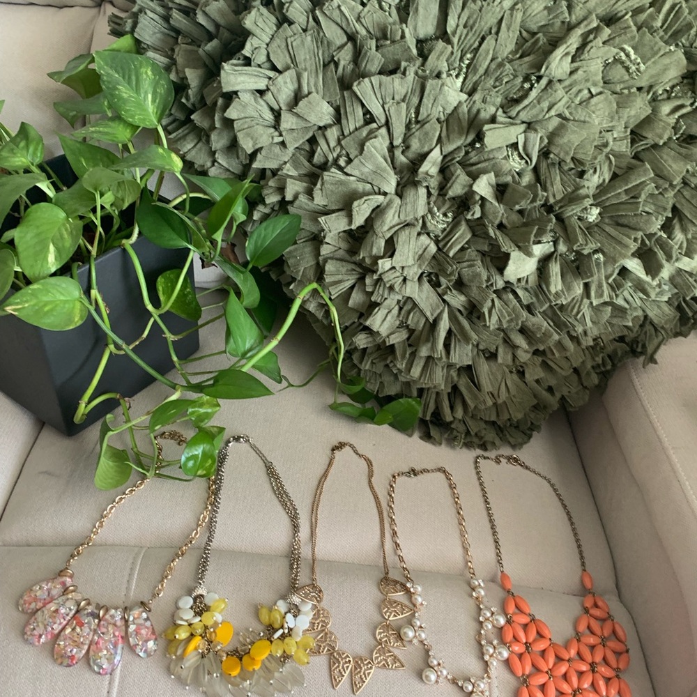 LOT of fashion jewelry necklaces. - Picture 3 of 7